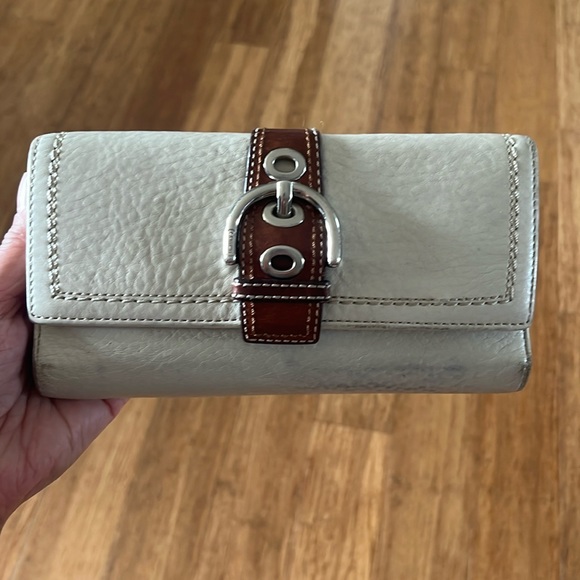 Coach Cream Hobo - Picture 6 of 8